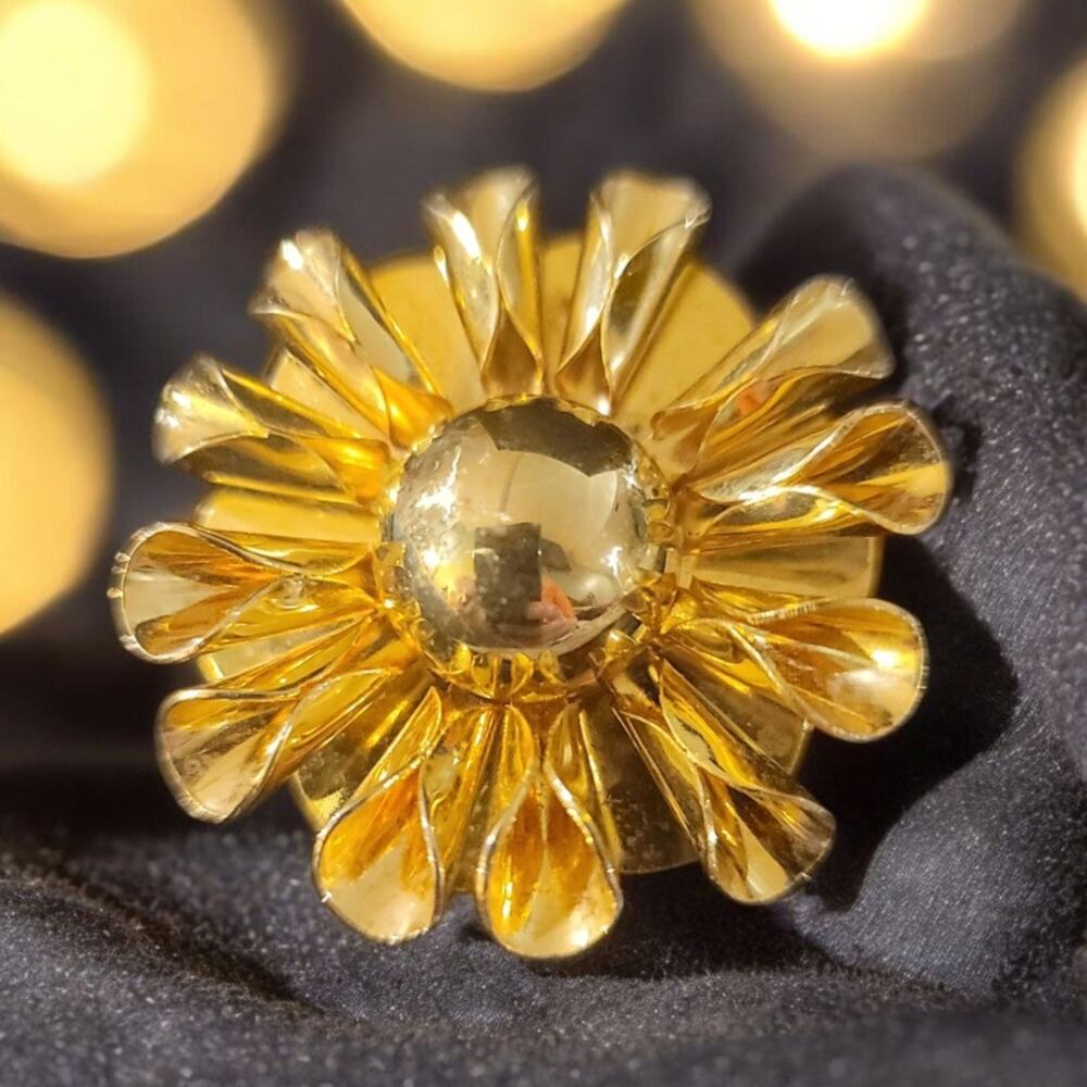 Vintage Lieba Gold Tone Scarf Shawl Clip Flower Shape